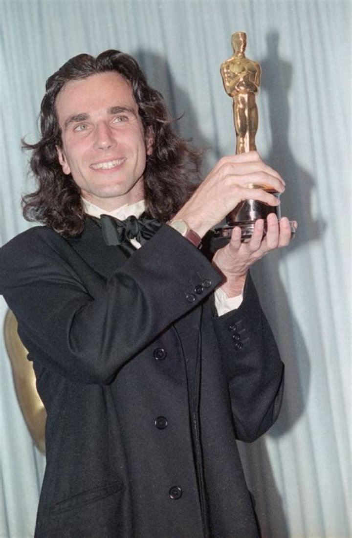 Daniel Day-Lewis Height in Feet: Unveiling the Stature of the Iconic Actor