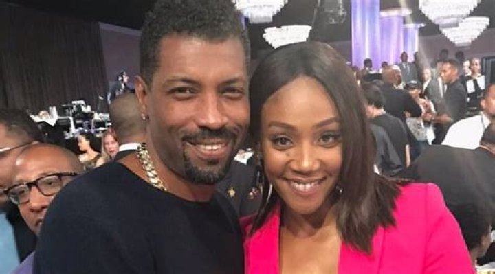 Deon Cole: Is He Married?