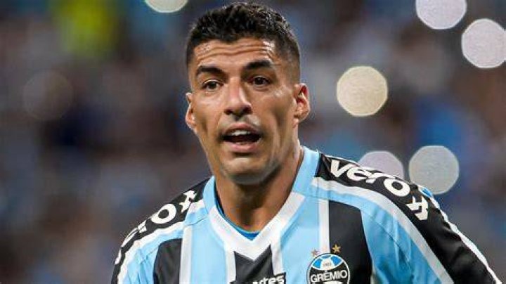 How Many Siblings Does Luis Suarez Have?