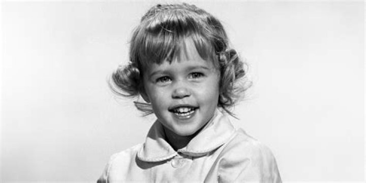 What Year Was Johnny Crawford Born? A Deep Dive into the Life of a Child Star